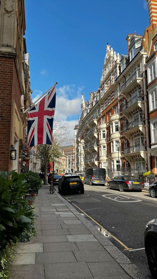 Exploring London Like a Local: Where to Eat, Shop & Experience